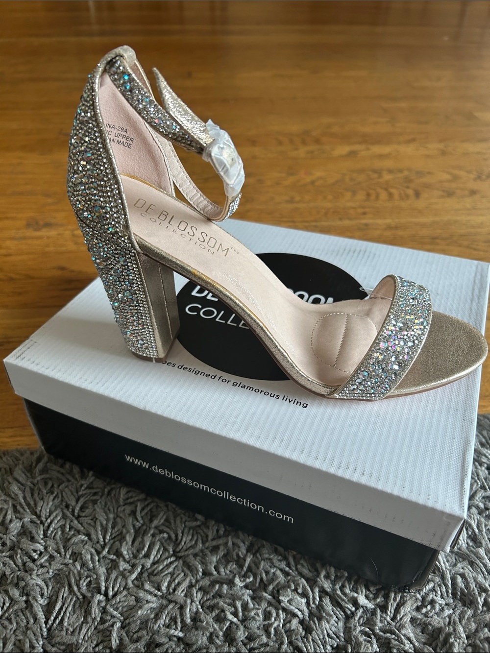 NWT De Blossom Collection Celina-29A Glitter Block Heels Nude Shimmer Size 9
